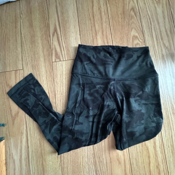 lululemon athletica Black Camo Leggings - Picture 3 of 3